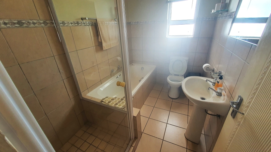 3 Bedroom Property for Sale in Golden Mile Western Cape